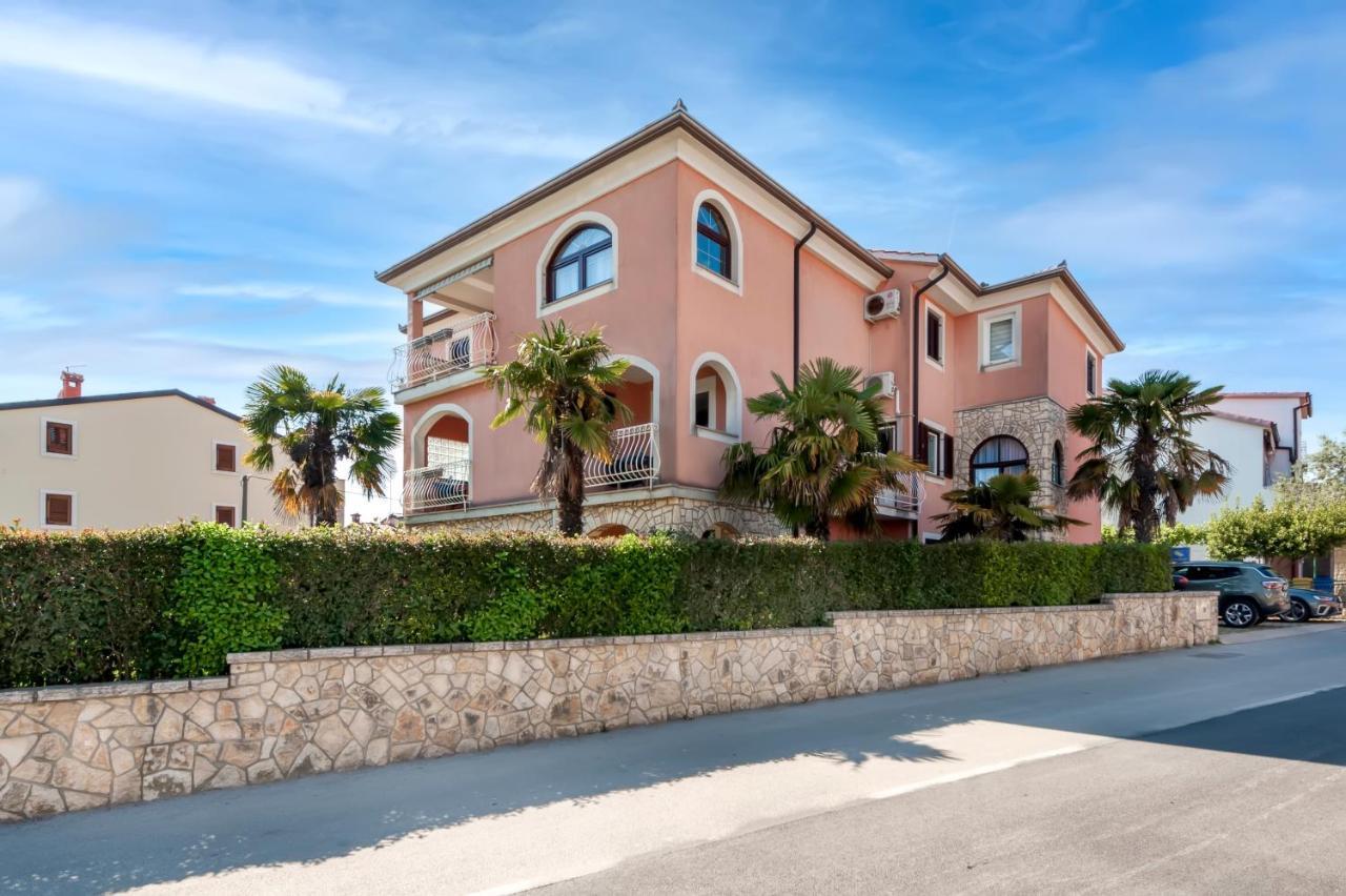 Apartments Villa Istria ロヴィニ エクステリア 写真