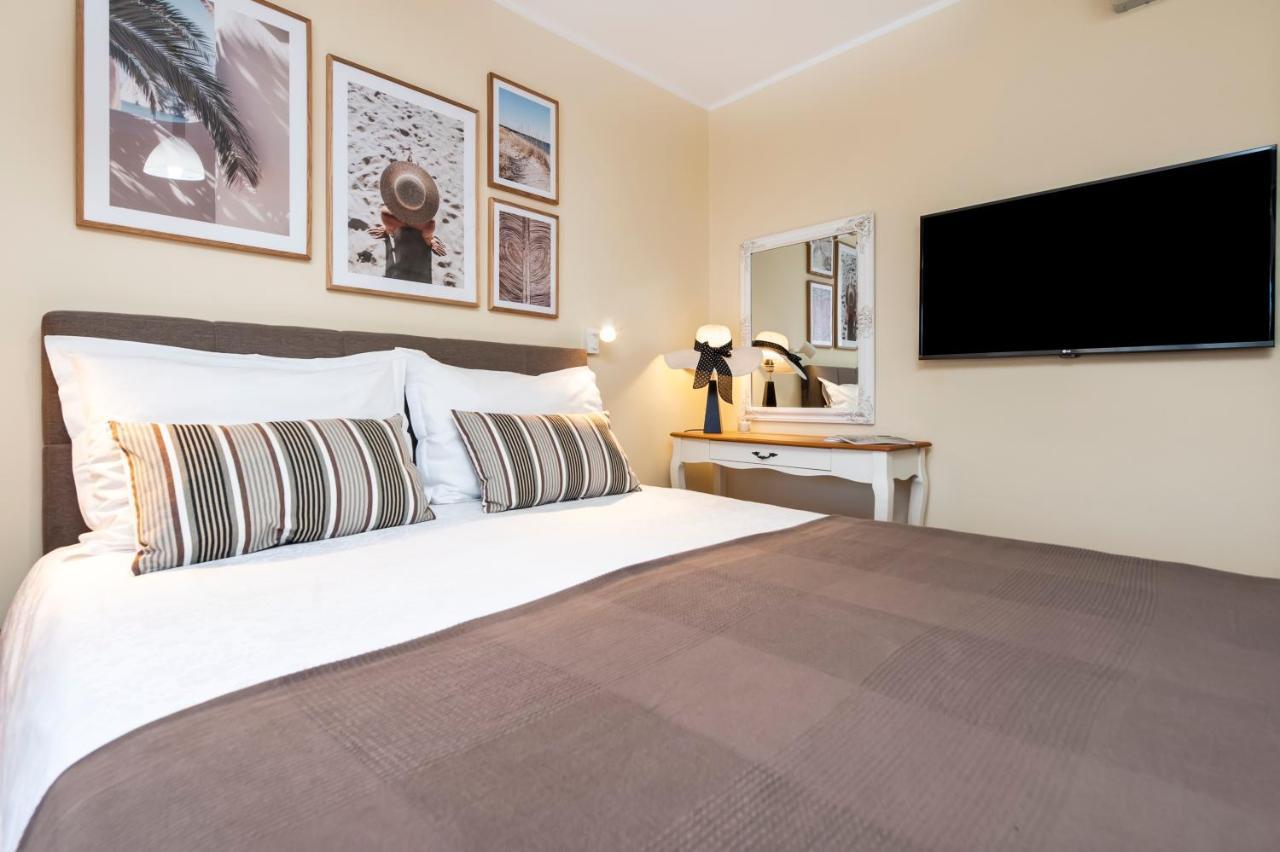 Apartments Villa Istria ロヴィニ エクステリア 写真