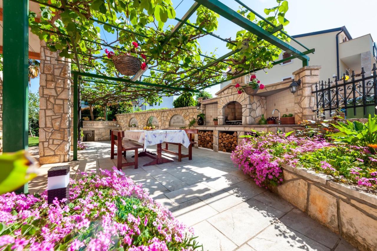 Apartments Villa Istria ロヴィニ エクステリア 写真
