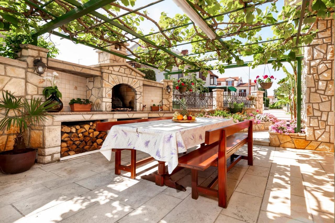 Apartments Villa Istria ロヴィニ エクステリア 写真