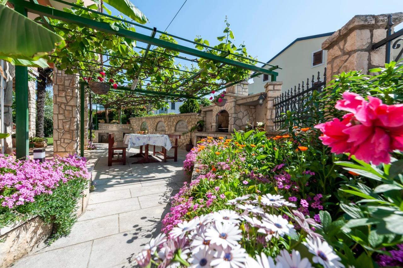 Apartments Villa Istria ロヴィニ エクステリア 写真